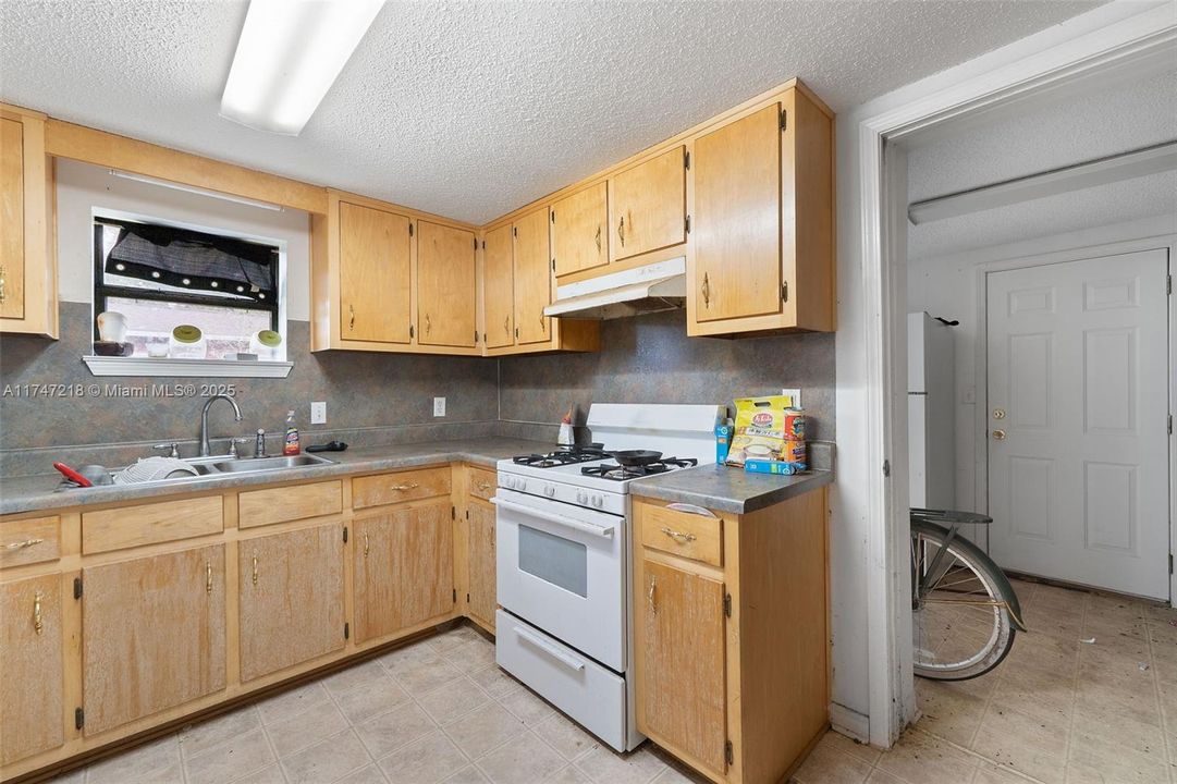 Recently Sold: $125,000 (2 beds, 1 baths, 1134 Square Feet)