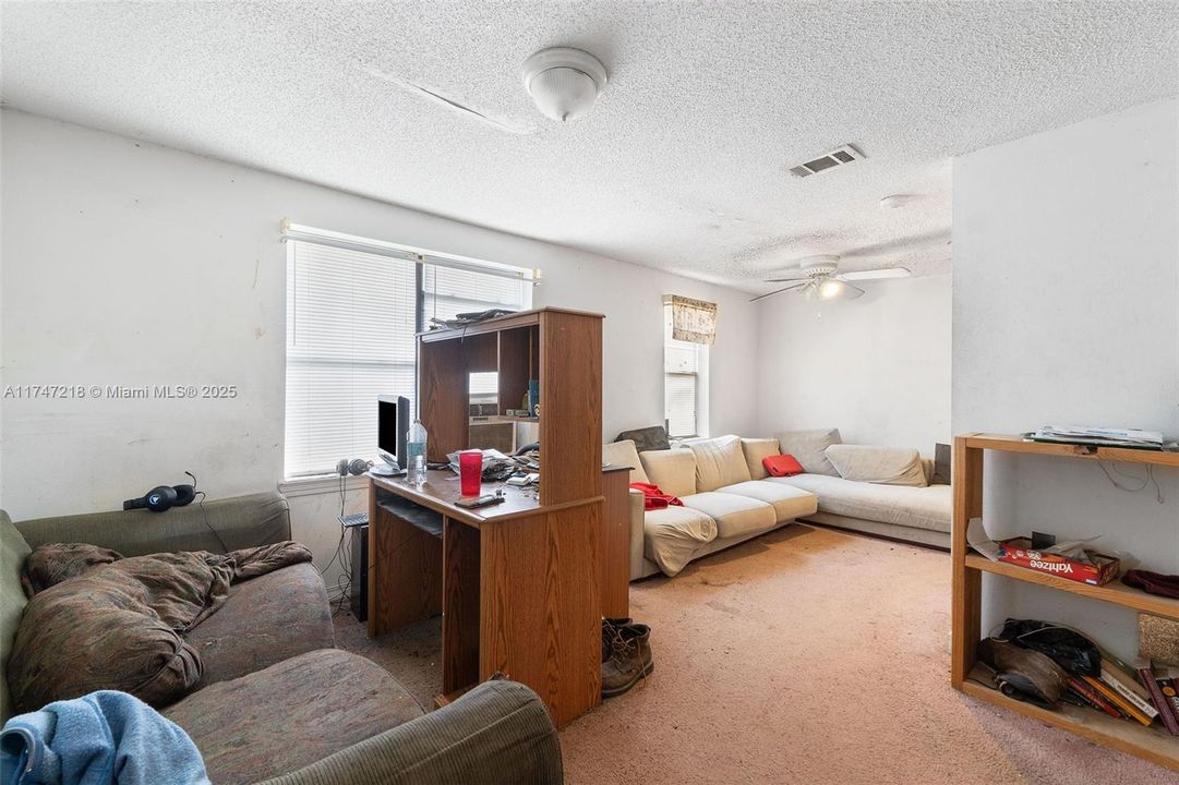 Recently Sold: $125,000 (2 beds, 1 baths, 1134 Square Feet)