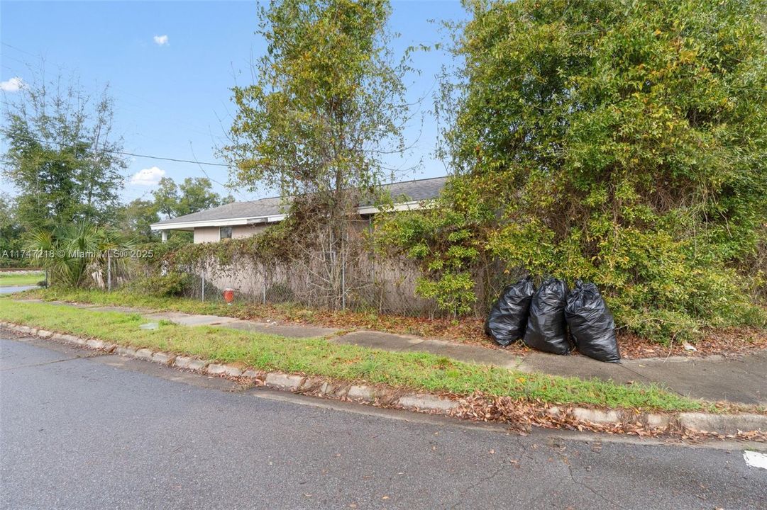 Recently Sold: $125,000 (2 beds, 1 baths, 1134 Square Feet)