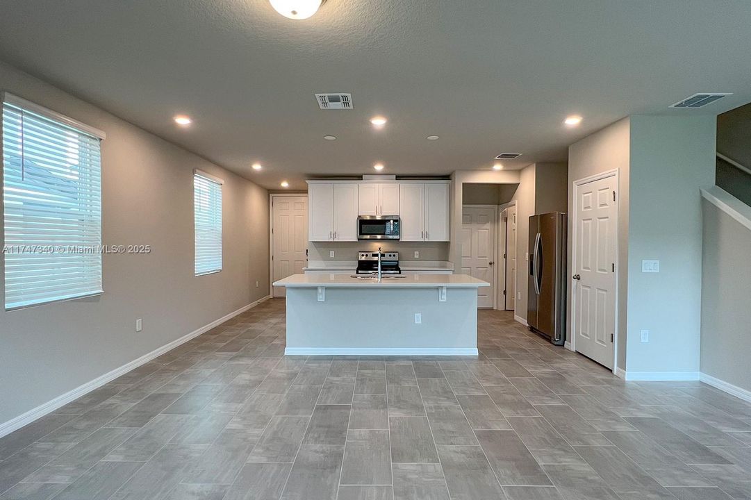 Recently Rented: $2,100 (3 beds, 2 baths, 0 Square Feet)