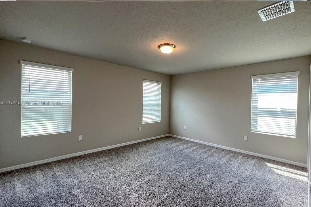 Recently Rented: $2,100 (3 beds, 2 baths, 0 Square Feet)