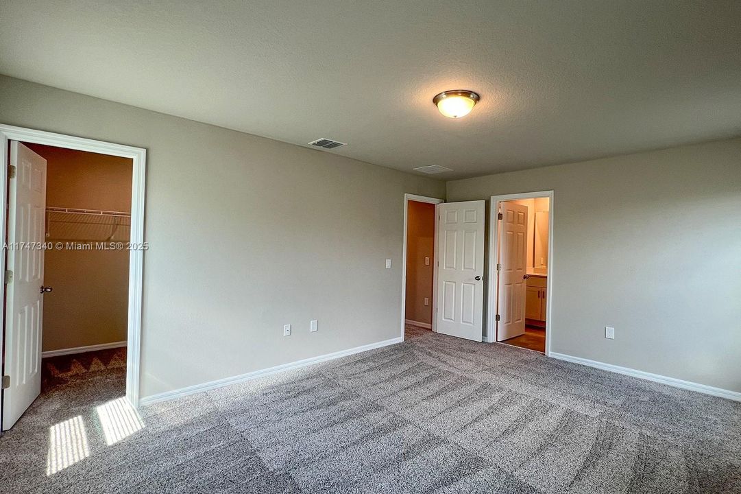 Recently Rented: $2,100 (3 beds, 2 baths, 0 Square Feet)