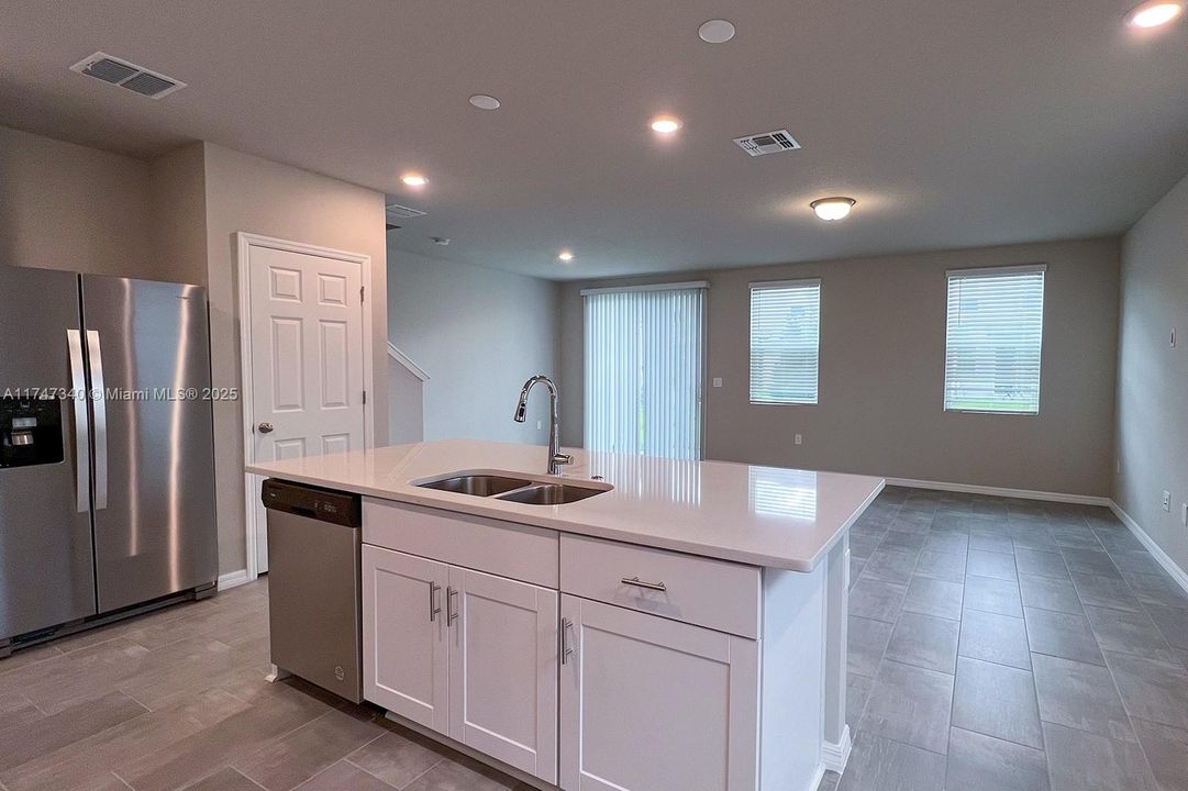 Recently Rented: $2,100 (3 beds, 2 baths, 0 Square Feet)