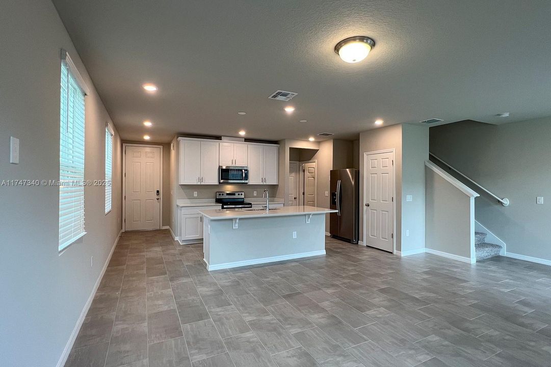 Recently Rented: $2,100 (3 beds, 2 baths, 0 Square Feet)