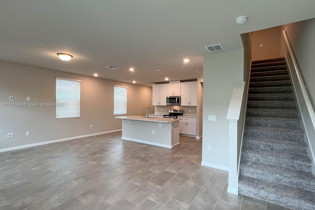 Recently Rented: $2,100 (3 beds, 2 baths, 0 Square Feet)