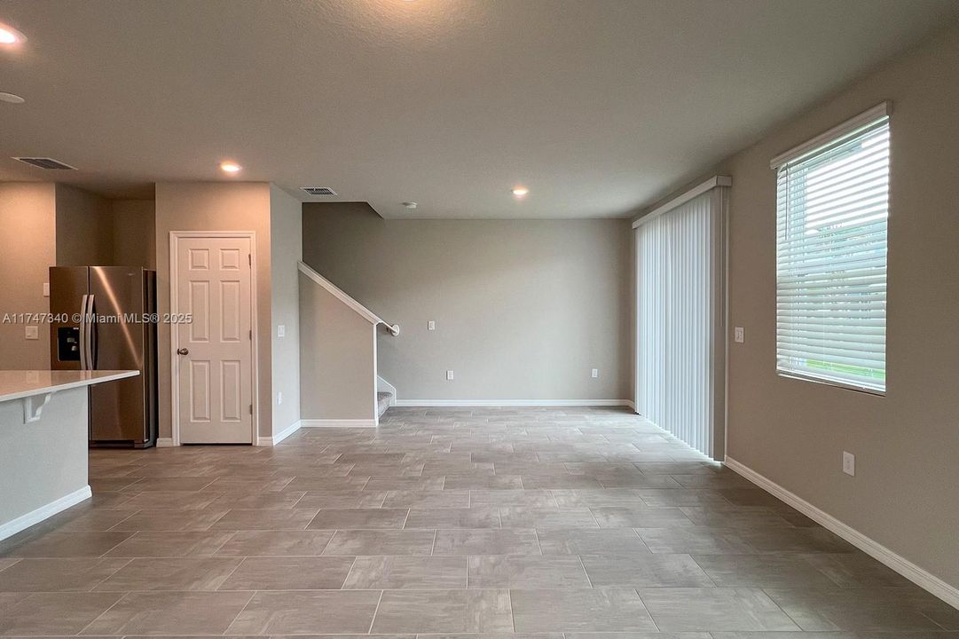 Recently Rented: $2,100 (3 beds, 2 baths, 0 Square Feet)