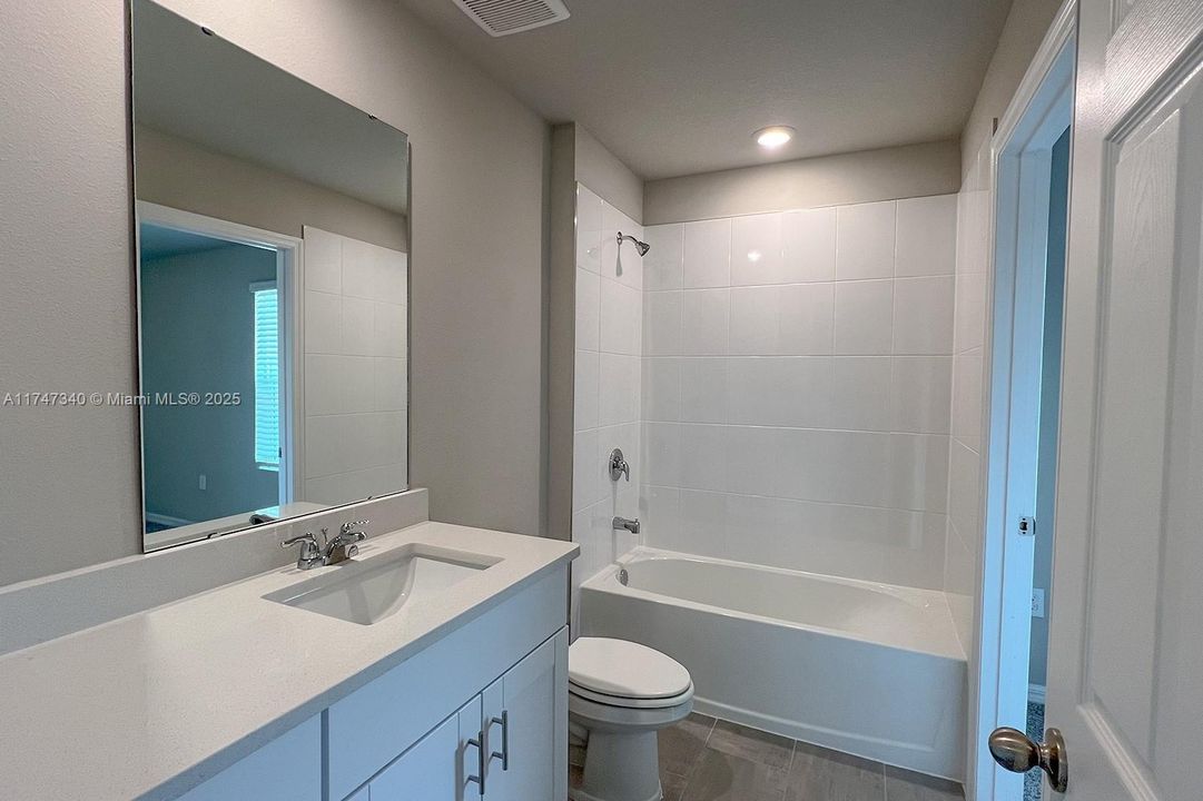 Recently Rented: $2,100 (3 beds, 2 baths, 0 Square Feet)