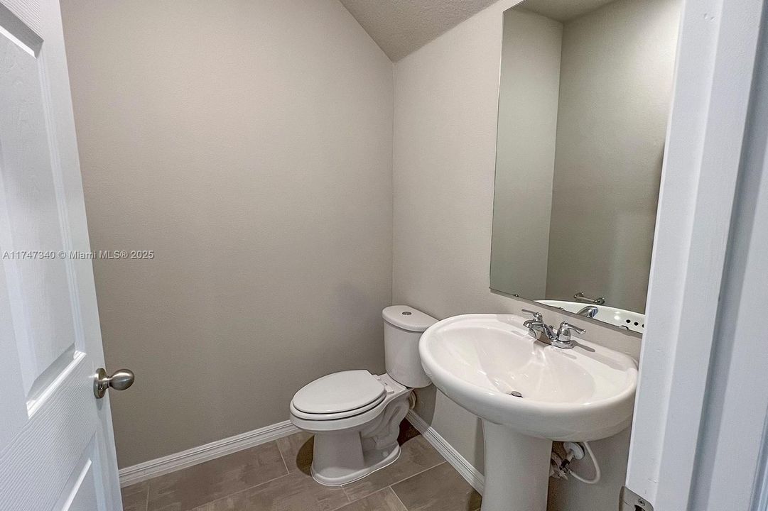 Recently Rented: $2,100 (3 beds, 2 baths, 0 Square Feet)