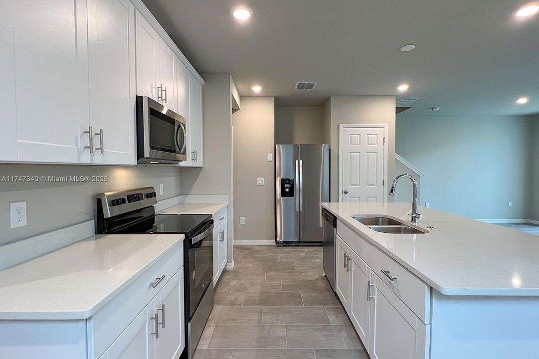 Recently Rented: $2,100 (3 beds, 2 baths, 0 Square Feet)