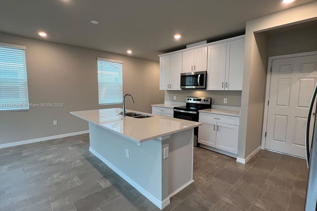 Recently Rented: $2,100 (3 beds, 2 baths, 0 Square Feet)