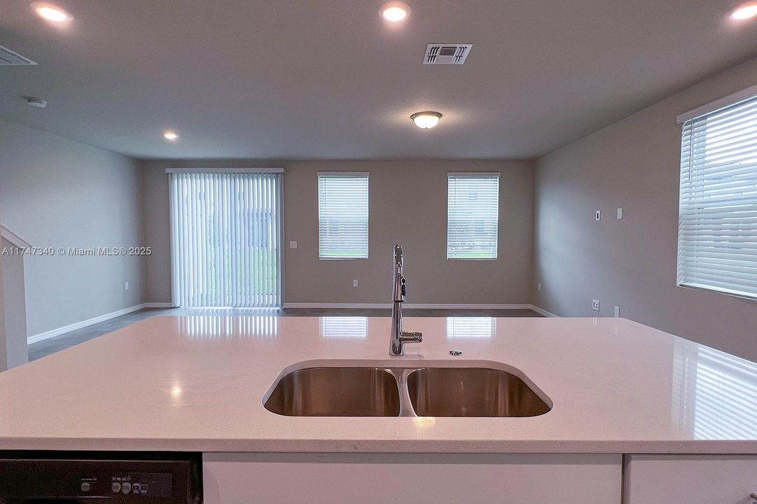 Recently Rented: $2,100 (3 beds, 2 baths, 0 Square Feet)