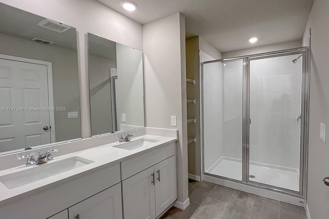 Recently Rented: $2,100 (3 beds, 2 baths, 0 Square Feet)