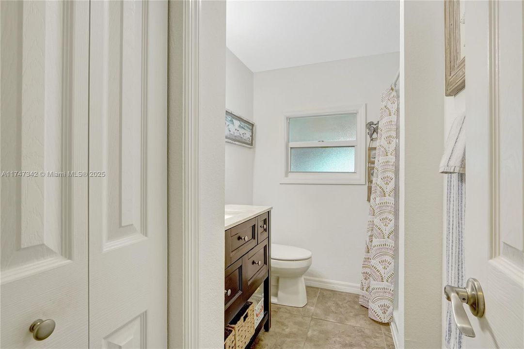 Недавно продано: $460,000 (2 спален, 2 ванн, 1220 Квадратных фут)