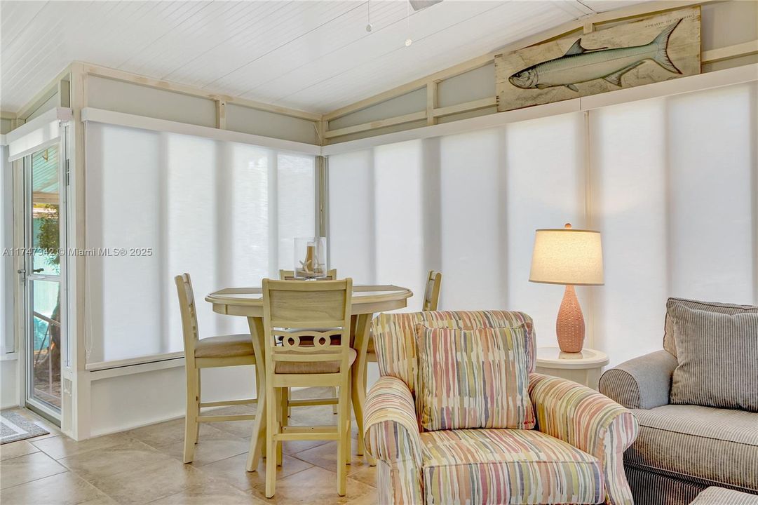 Недавно продано: $460,000 (2 спален, 2 ванн, 1220 Квадратных фут)