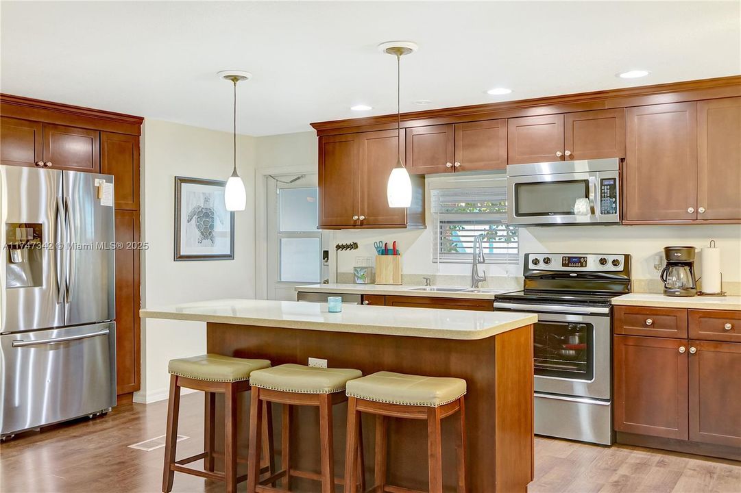 Недавно продано: $460,000 (2 спален, 2 ванн, 1220 Квадратных фут)