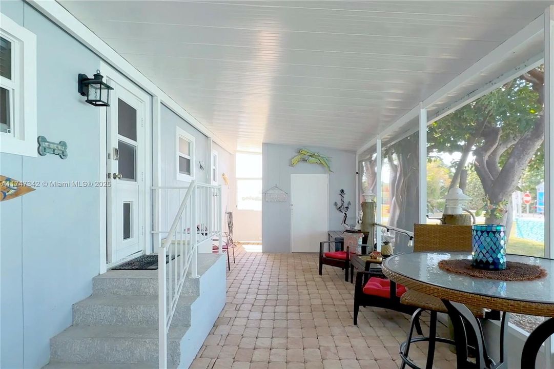 Недавно продано: $460,000 (2 спален, 2 ванн, 1220 Квадратных фут)