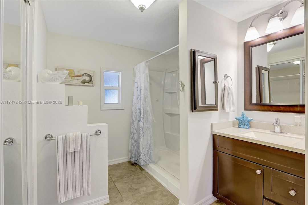 Недавно продано: $460,000 (2 спален, 2 ванн, 1220 Квадратных фут)