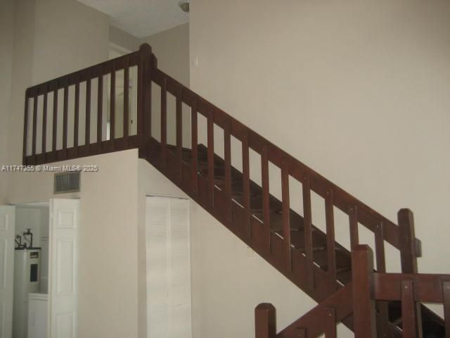 Recently Rented: $3,300 (3 beds, 2 baths, 1340 Square Feet)