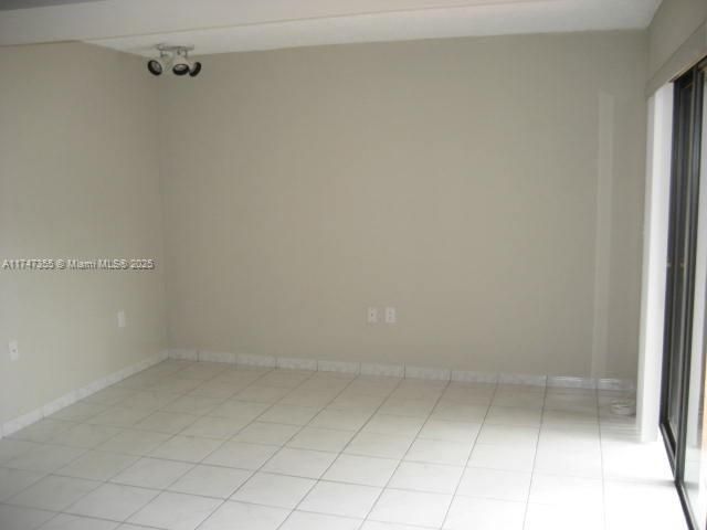 Recently Rented: $3,300 (3 beds, 2 baths, 1340 Square Feet)