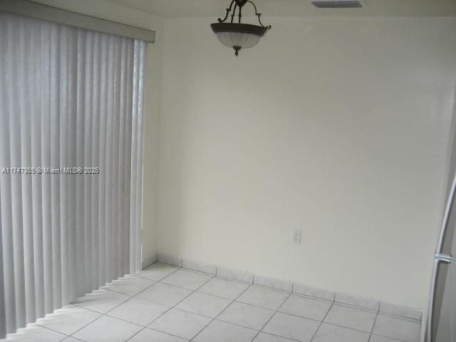 Recently Rented: $3,300 (3 beds, 2 baths, 1340 Square Feet)