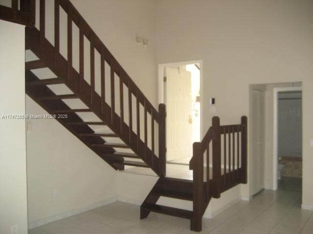 Recently Rented: $3,300 (3 beds, 2 baths, 1340 Square Feet)