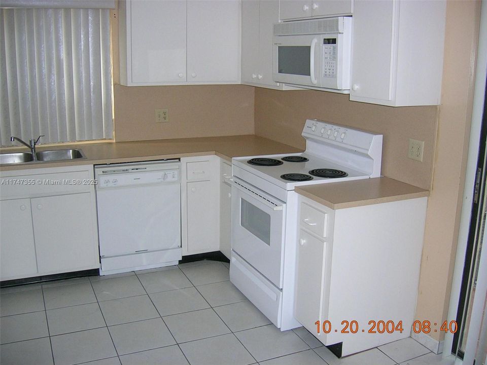 Recently Rented: $3,300 (3 beds, 2 baths, 1340 Square Feet)