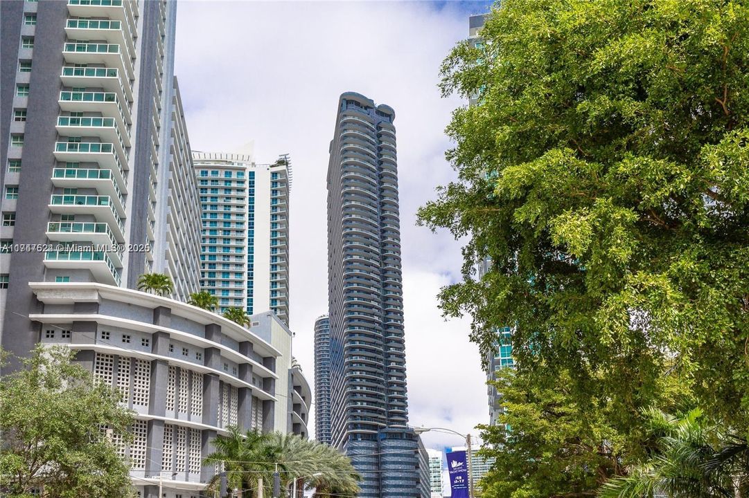 Recently Rented: $8,600 (2 beds, 2 baths, 1356 Square Feet)