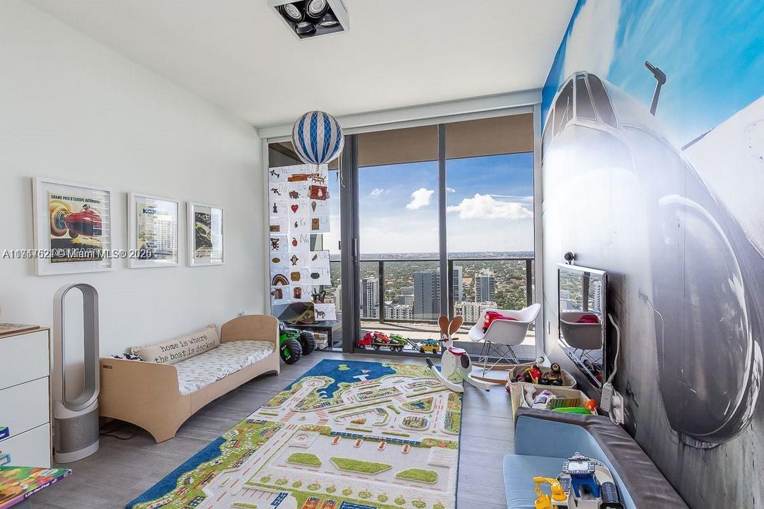 Recently Rented: $8,600 (2 beds, 2 baths, 1356 Square Feet)