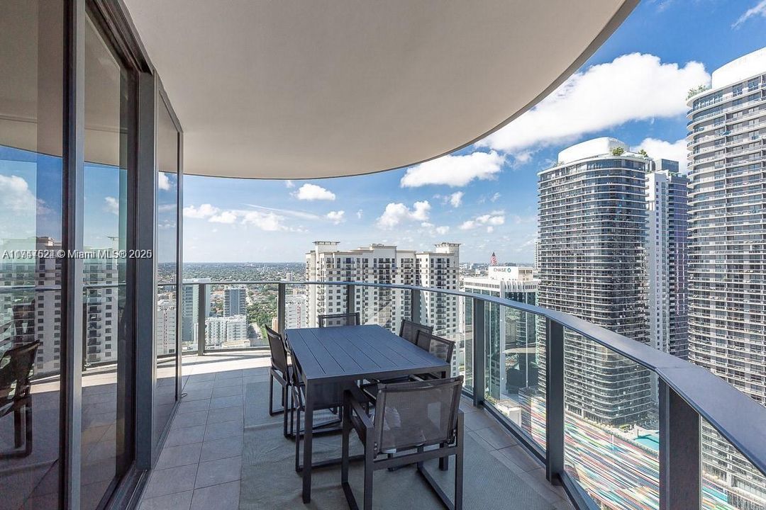 Recently Rented: $8,600 (2 beds, 2 baths, 1356 Square Feet)