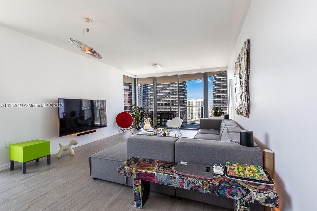 Recently Rented: $8,600 (2 beds, 2 baths, 1356 Square Feet)