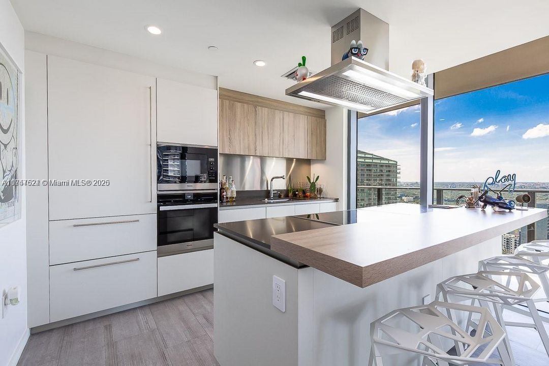 Recently Rented: $8,600 (2 beds, 2 baths, 1356 Square Feet)