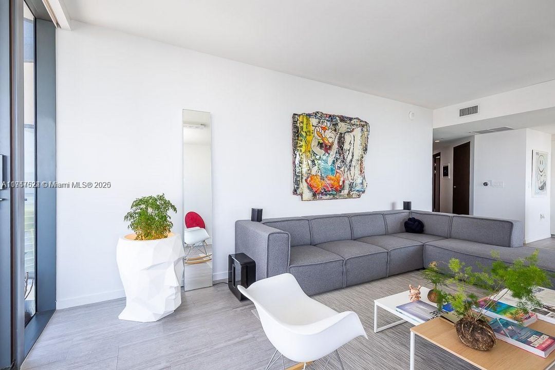 Recently Rented: $8,600 (2 beds, 2 baths, 1356 Square Feet)