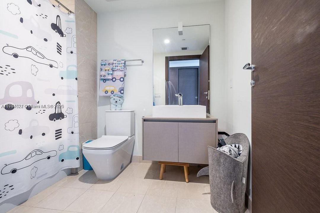 Recently Rented: $8,600 (2 beds, 2 baths, 1356 Square Feet)