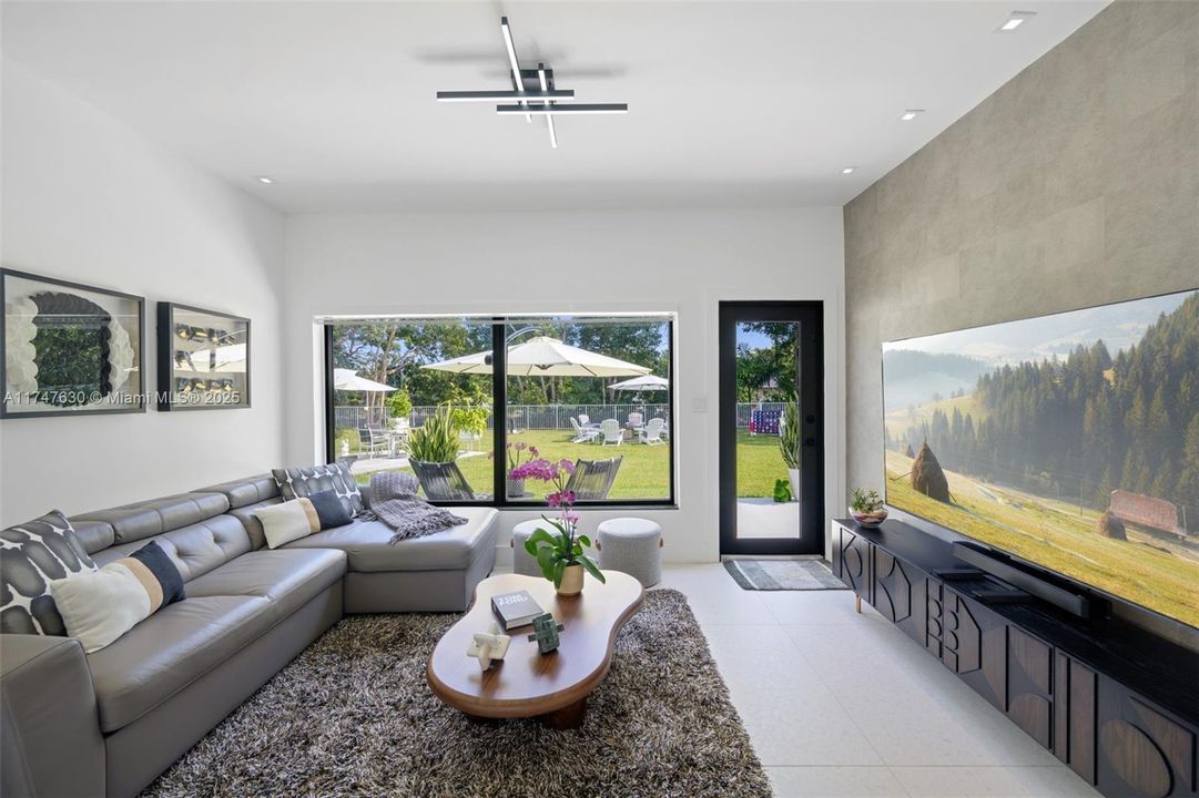 For Sale: $1,100,000 (3 beds, 2 baths, 1953 Square Feet)