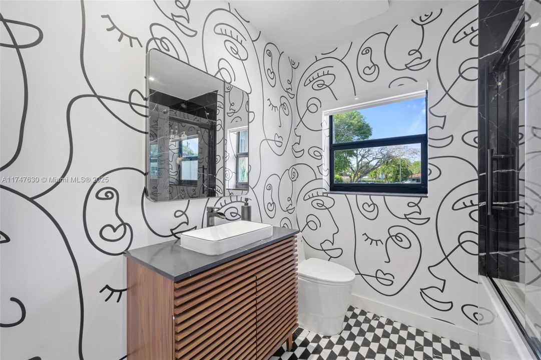 For Sale: $1,100,000 (3 beds, 2 baths, 1953 Square Feet)