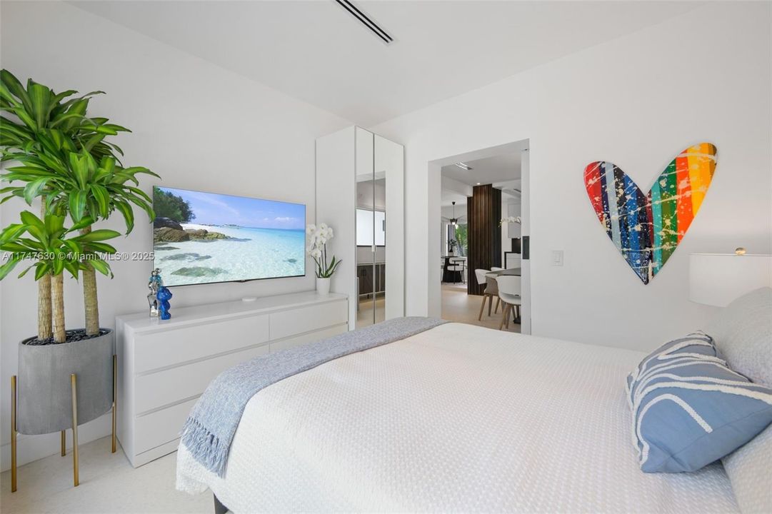 For Sale: $1,100,000 (3 beds, 2 baths, 1953 Square Feet)