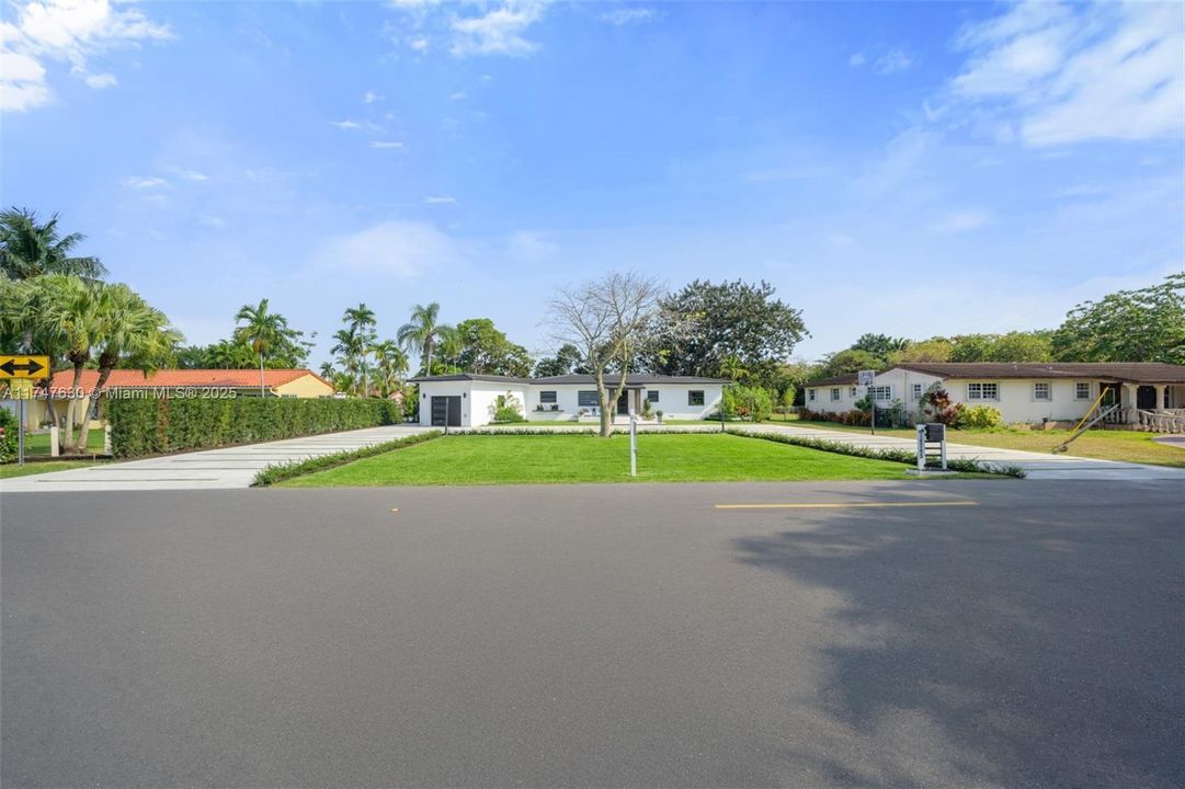 For Sale: $1,100,000 (3 beds, 2 baths, 1953 Square Feet)