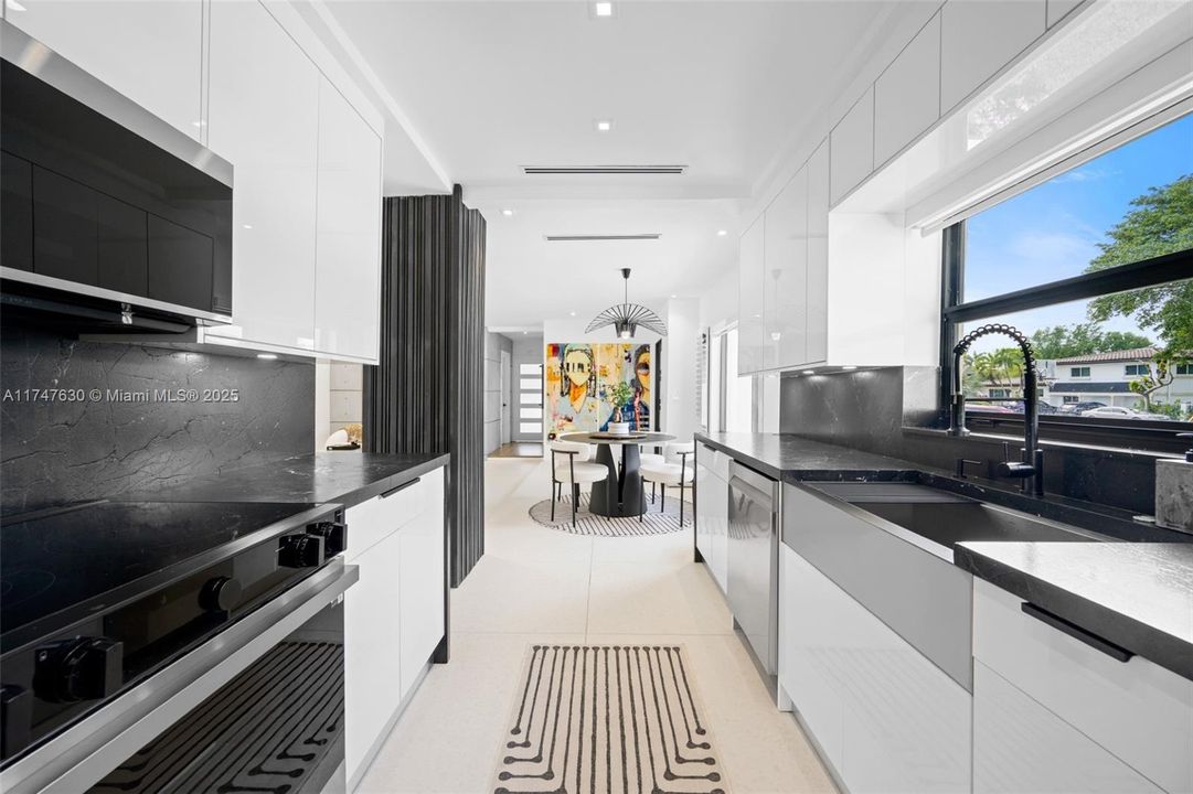 For Sale: $1,100,000 (3 beds, 2 baths, 1953 Square Feet)