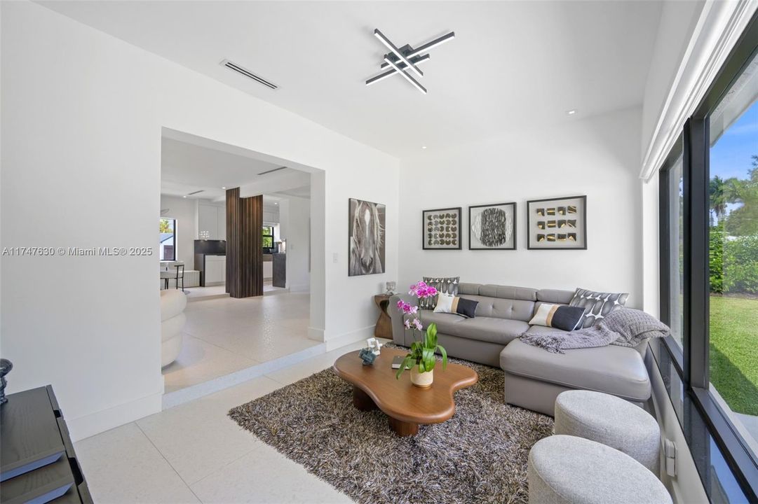 For Sale: $1,100,000 (3 beds, 2 baths, 1953 Square Feet)