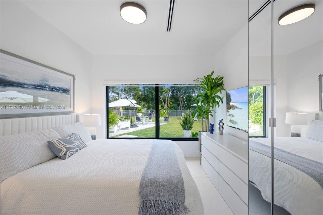 For Sale: $1,100,000 (3 beds, 2 baths, 1953 Square Feet)