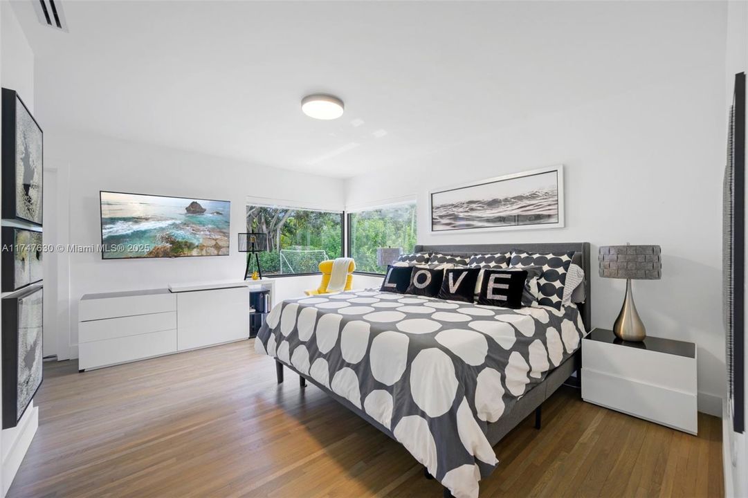 For Sale: $1,100,000 (3 beds, 2 baths, 1953 Square Feet)