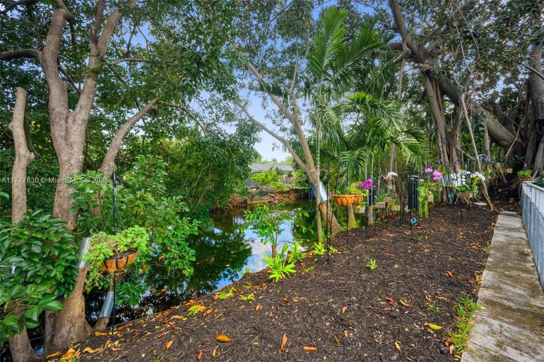 For Sale: $1,100,000 (3 beds, 2 baths, 1953 Square Feet)