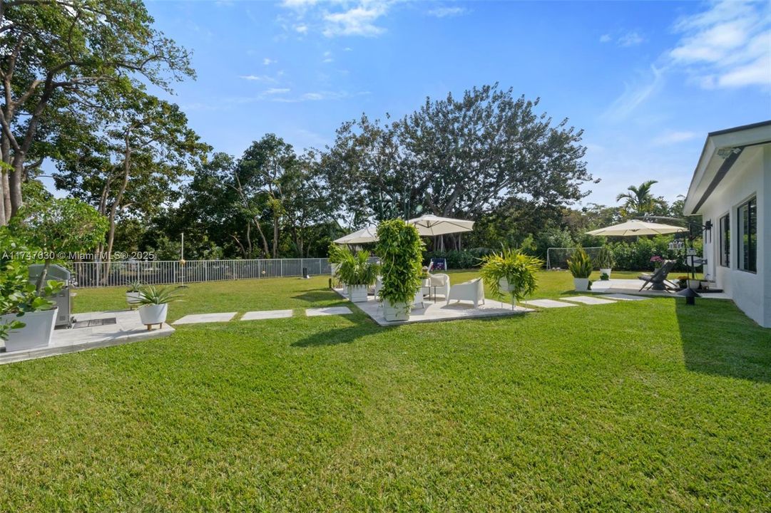 For Sale: $1,100,000 (3 beds, 2 baths, 1953 Square Feet)