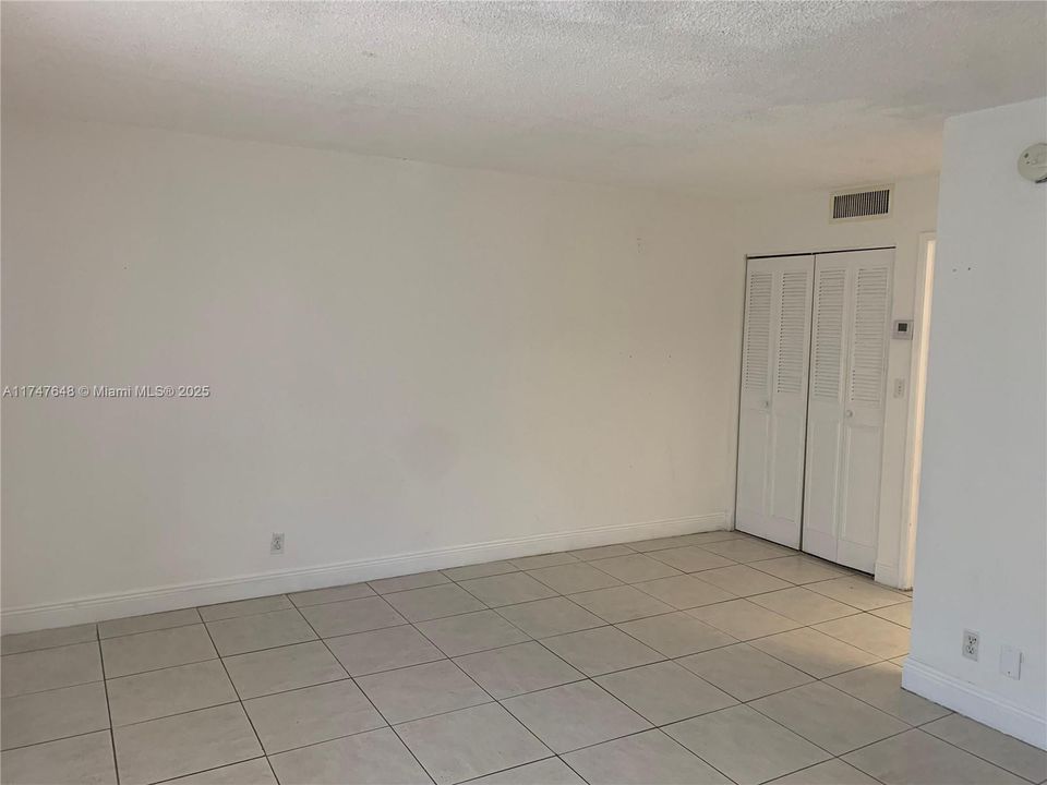 最近租的: $1,400 (1 贝兹, 1 浴室, 480 平方英尺)