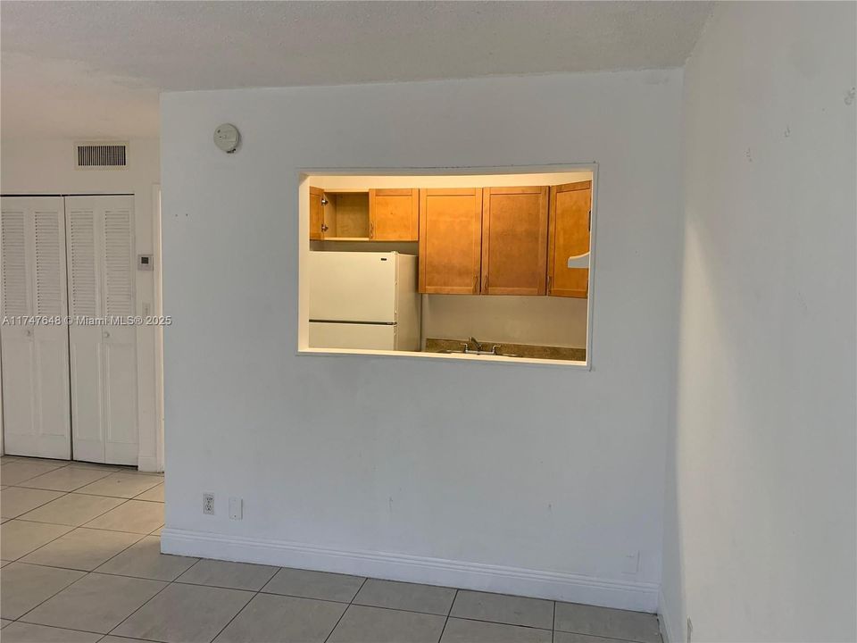 最近租的: $1,400 (1 贝兹, 1 浴室, 480 平方英尺)