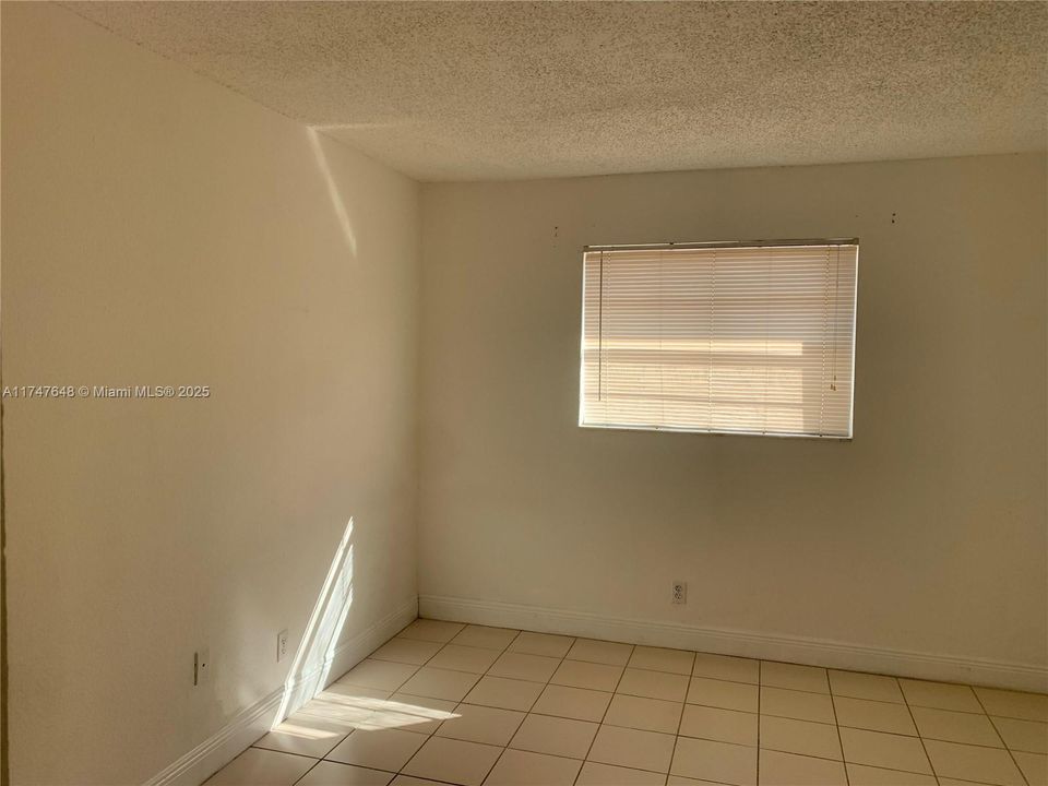 最近租的: $1,400 (1 贝兹, 1 浴室, 480 平方英尺)