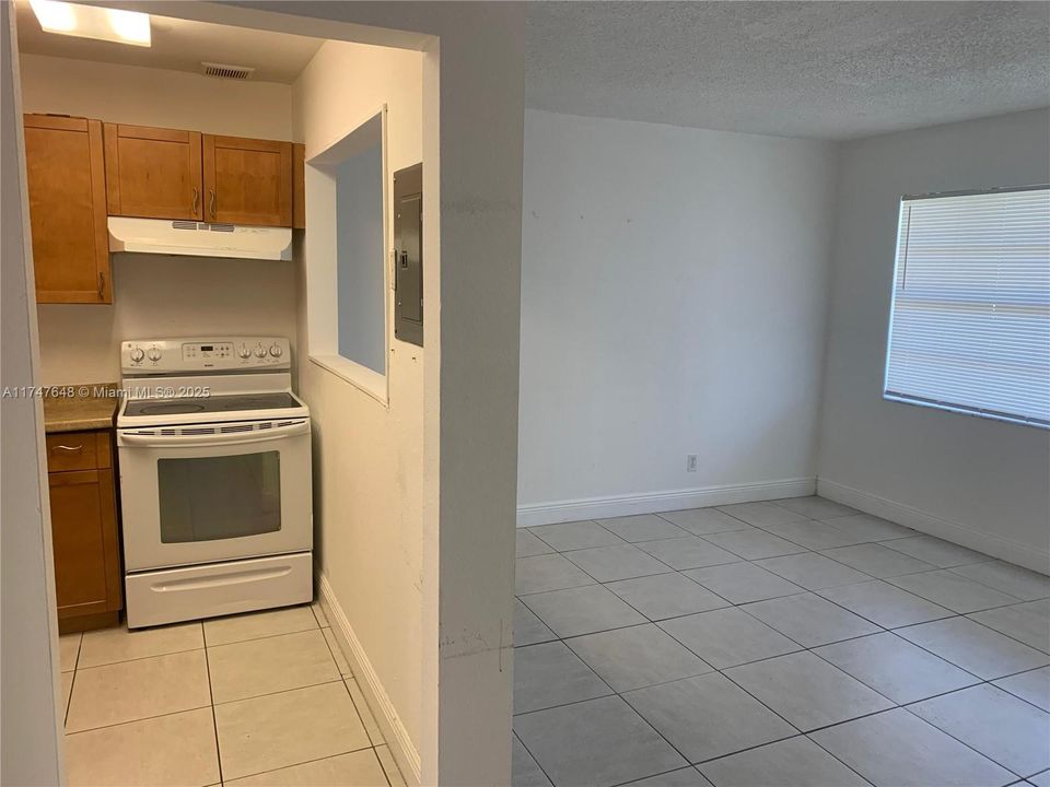 最近租的: $1,400 (1 贝兹, 1 浴室, 480 平方英尺)