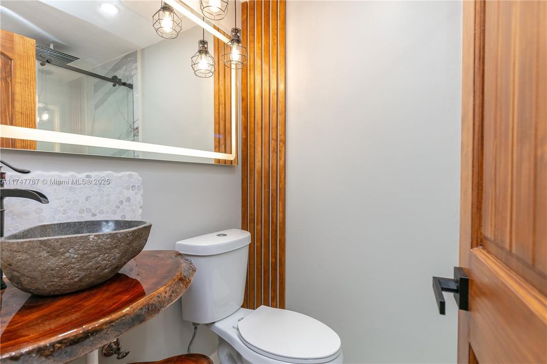 For Rent: $4,250 (2 beds, 2 baths, 1110 Square Feet)