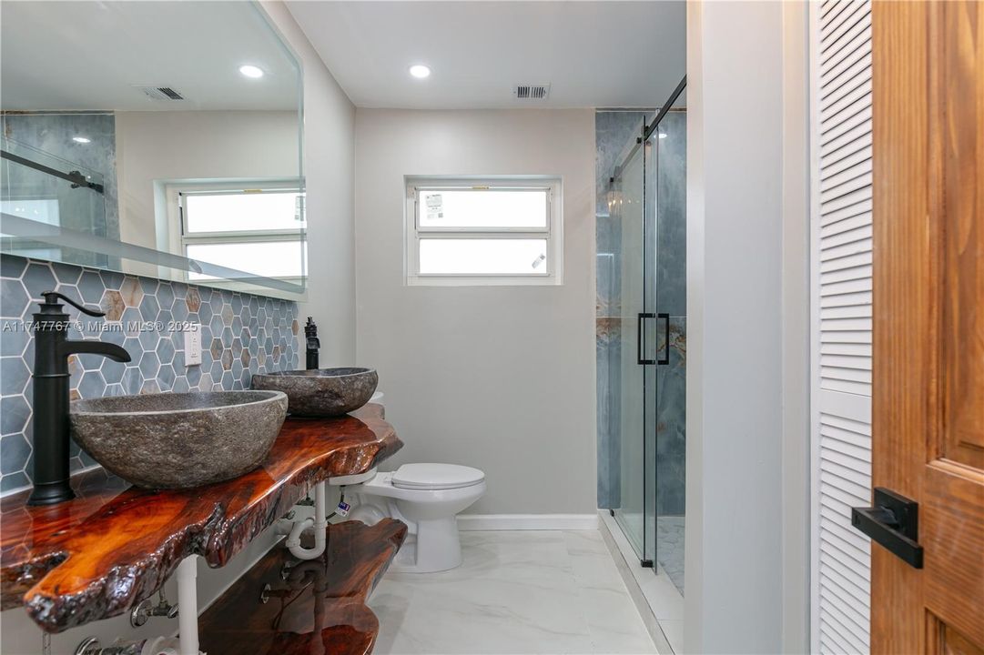 For Rent: $4,250 (2 beds, 2 baths, 1110 Square Feet)