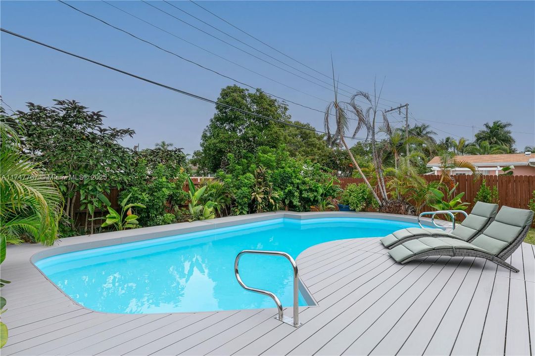 For Rent: $4,250 (2 beds, 2 baths, 1110 Square Feet)